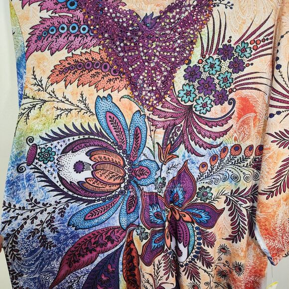 Simply Emma Womens Top Size 1X Beaded Shark Hem 3/4 Sleeve Floral Print Split V - Picture 13 of 14